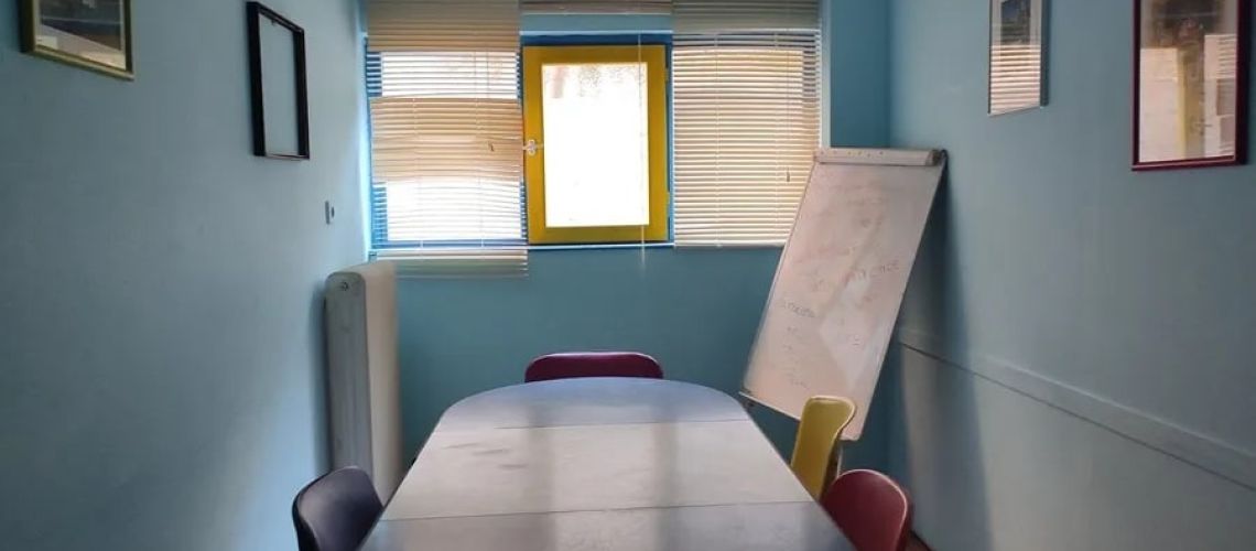 Ενοικιάζεται ισόγειο γραφείο κατάλληλο για εταιρεία Νεάπολη Αθήνα Ground floor office for rent suitable for Neapoli Athens company εικόνα ακινήτου