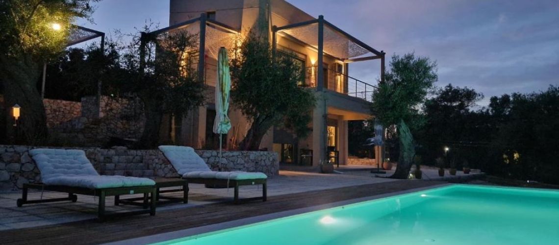 Μονοκατοικία σε υπέροχο περιβάλλον με πισίνα μοναδικής κατασκευής Λευκάδα Detached house in a wonderful environment with a unique swimming pool in Lefkada εικόνα ακινήτου
