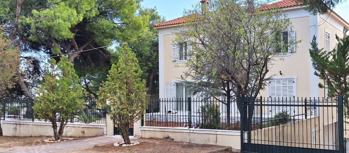 Πωλείται αρχοντική οικία σε υπέροχη περιοχή με όμορφη θέα Θρακομακεδόνες Mansion for sale in a wonderful area with beautiful views of Thrakomakedones εικόνα ακινήτου