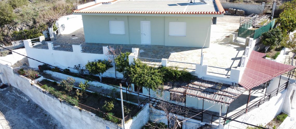 Κερατέα ιδανική κατοικία για ηρεμία και χαλάρωση, σε αμφιθεατρικό οικόπεδο Keratea ideal residence for peace and relaxation, on an amphitheatrical plot εικόνα ακινήτου