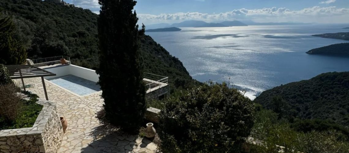 Πωλείται μονοκατοικία στον Πόρο Λευκάδας με ιδιωτική πισίνα και πανοραμική θέα Detached house for sale in Poros, Lefkada with private pool and panoramic view εικόνα ακινήτου