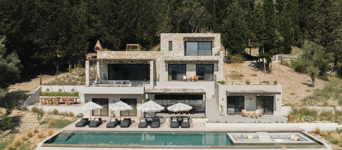 Πωλείται Πολυτελής μονοκατοικία με Πισίνα και ανεπανάληπτη Θέα Θάλασσα Νυδρί, Λευκάδα Luxurious detached house with swimming pool and unique sea view for sale in Nidri, Lefkada εικόνα ακινήτου