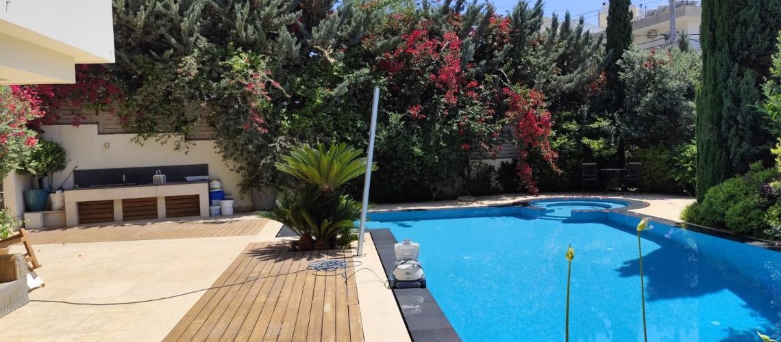 Ενοικιάζεται Βούλα Αττικής οροφοδιαμέρισμα με θέα θάλασσα , πισίνα & κήπο 152 τ.μ. για άνετη διαμονή For rent Voula Attica floor apartment with sea view, swimming pool and garden 152 sq m. for comfortable accommodation εικόνα ακινήτου
