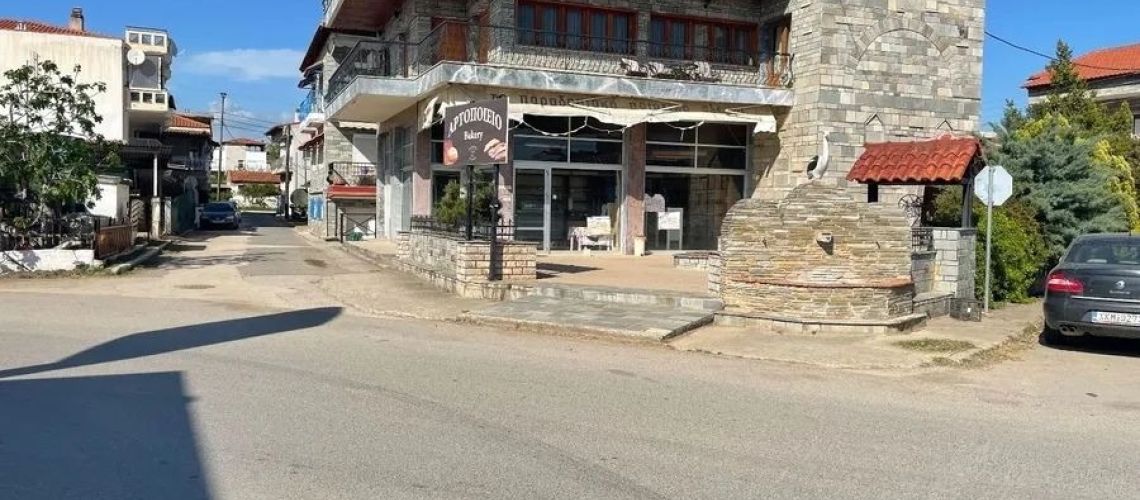 Πωλείται προνομιακό ισόγειο ακίνητο διαμορφωμένο σε αρτοποιείο Νέα Πλάγια Χαλκιδική εικόνα ακινήτου