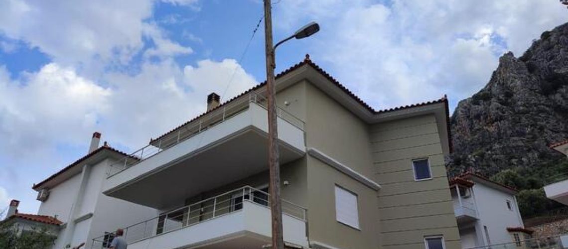Πωλείται ανεξάρτητη μεζονέτα με τζάκι και πάρκινγκ Ιδανική τοποθεσία στην Ασίνη Αργολίδας εικόνα ακινήτου