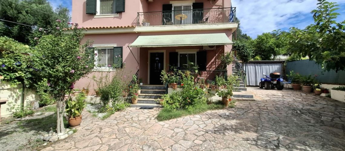 Ευρύχωρη διπλοκατοικία 129τ.μ. σε ιδιόκτητο οικόπεδο 457τ.μ.  Σταυρός Κέρκυρας εικόνα ακινήτου